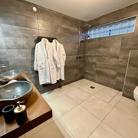 Le Repère Des Générations, Piscine Chalet *